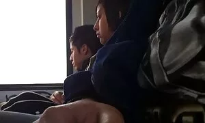 ゴージャスな長い脚のウェイターと大きな胸 鈴木 一徹 潮吹き 動画