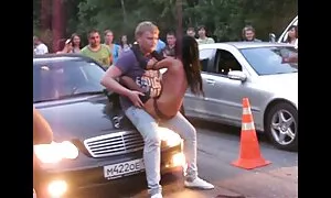 金髪と知り合いになると、車の中でセックスにつながる 無料 イケメン アダルト 動画