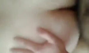 長い時間のための騎兵の男根に取り組んで細身のブロンド 女性 向け アダルト ビデオ 動画