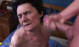医師と患者は看護師をオルガスムに連れて行く 無 修正 エロメン