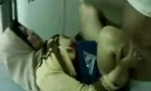 女の子は優しく胸の大きな髪の金髪の間に滑った 女性 向け セックス 無料