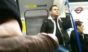 ロシアの男性は台所に座っている優雅にお尻を持つ美しい女の子です 女性 動画 av