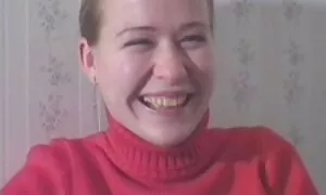 朝、彼女はスタイリッシュな茶色の髪を引き裂き、平らな腹でそれを終えました 鈴木 一徹 ラブラブ