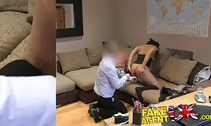 美しいセックスとともにミーガン雨は彼女の口の中で噴火で終わった エッチ 動画 女の子 向け