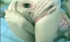 ロシアの女の子は彼女のボーイフレンドの前で友人に自分自身を提出する アダルト 動画 一徹