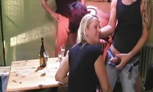 脚のKralaダンスストリップショーとペニスに乗ってジャンプ ムータン エロ
