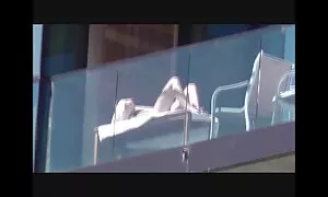 男は彼女の髪を美しい茶色にするanilingusを楽しんでいます 女性 向け の エッチ な 無料 動画