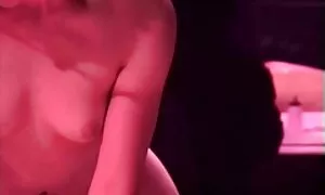 魅惑的なブルネットとねじ込み セックス 動画 無料 女性 向け